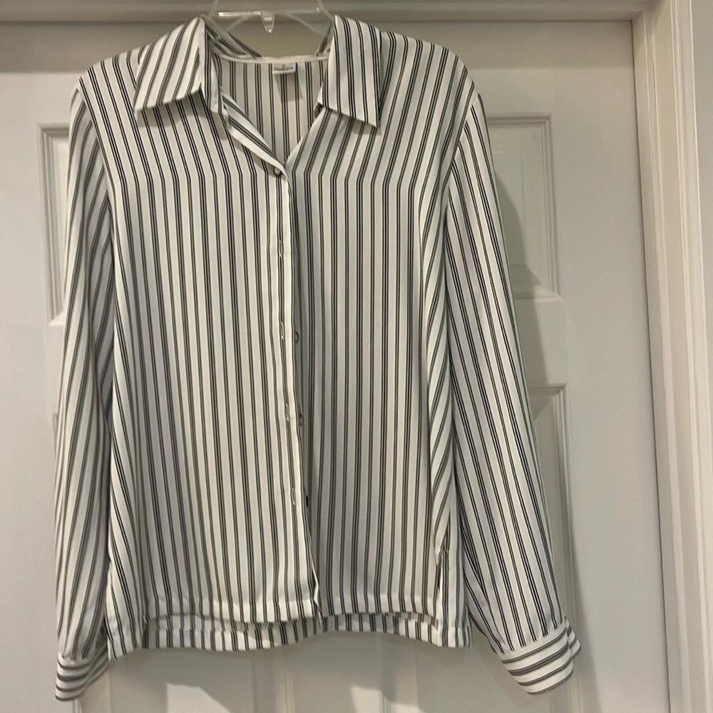 Judith Hart Collection black and white pin stripped blouse